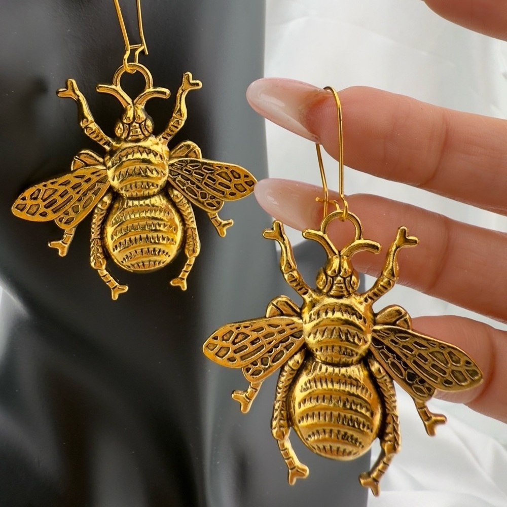 Beautiful Unique Gold Honey Bee Vintage Dangle Earrings